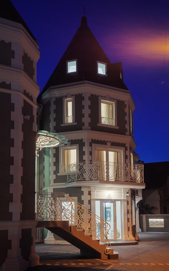 Castello Boutique Hotel Чачак Екстер'єр фото